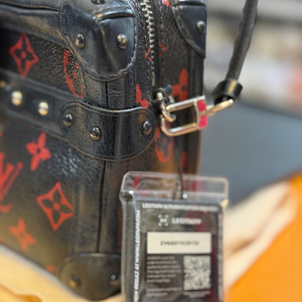 Petite Malle Soft Handbag Limited Edition Monogram Infrarouge MM trunk - Picture 6 of 14